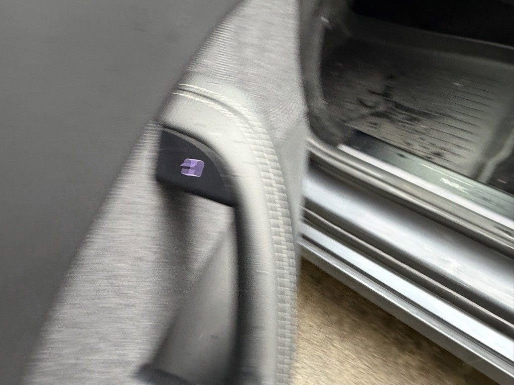 Used 2021 Tesla Model S Plaid image 15