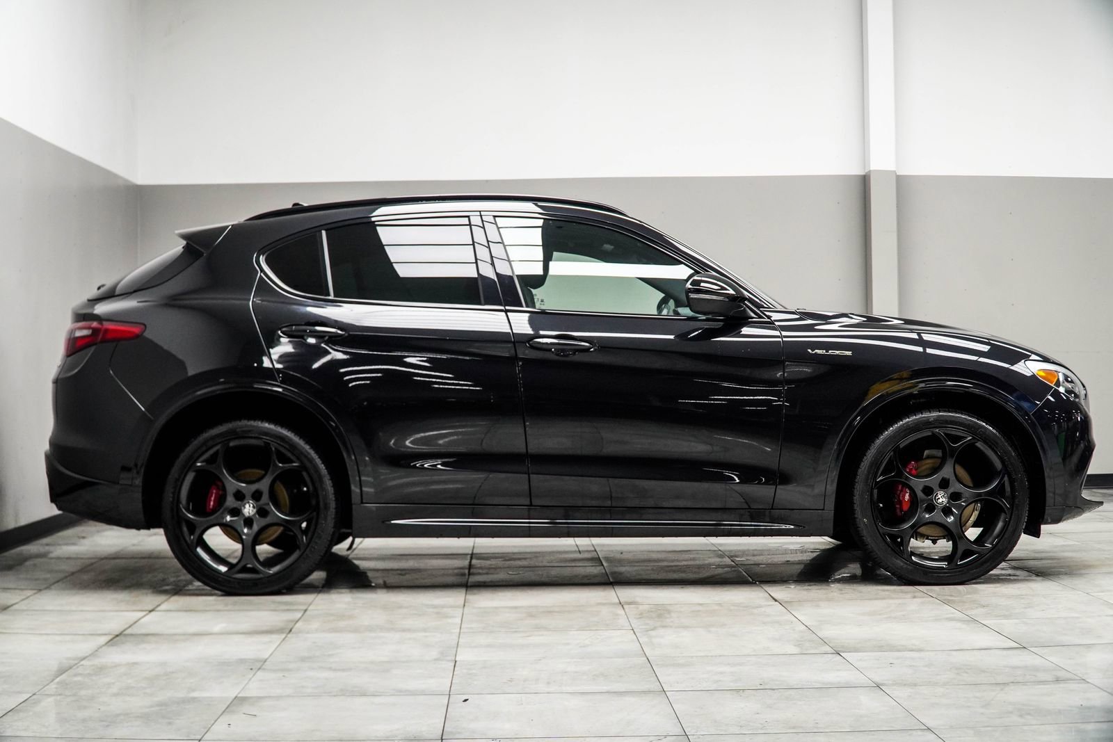 Used 2023 Alfa Romeo Stelvio Veloce image 7