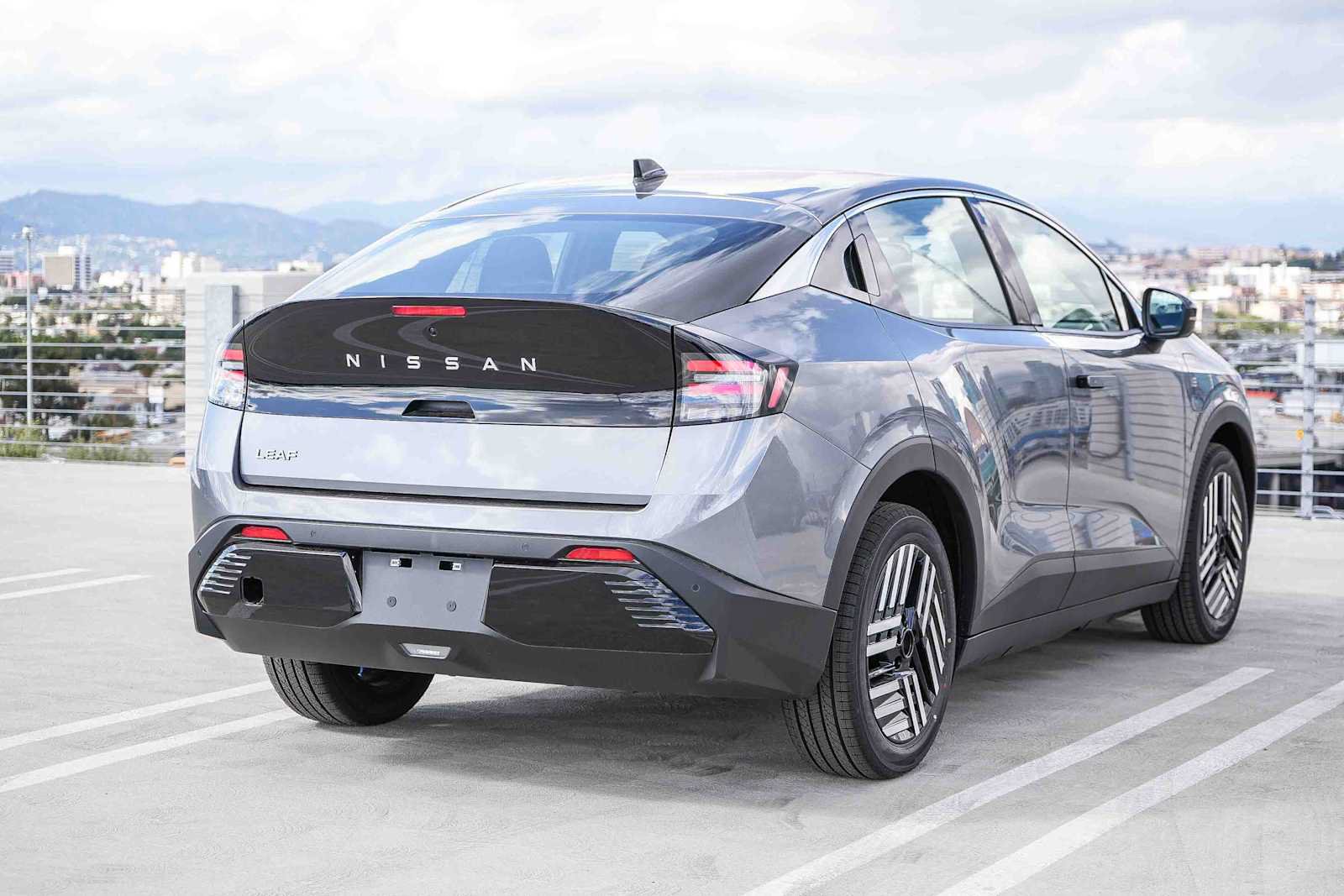 Used 2026 Nissan Leaf SV+ w/ Floor Mat Package (SV+) FWD image 6