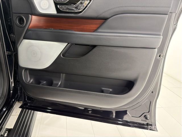 Used 2022 Lincoln Navigator Reserve AWD/4WD image 20