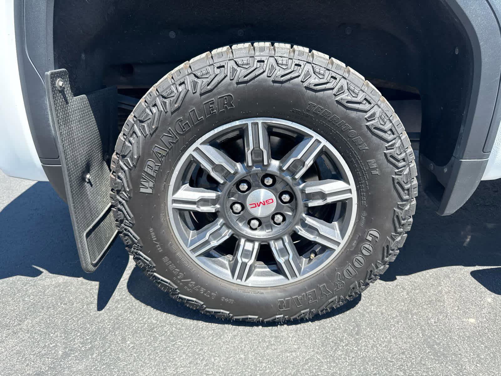 Used 2024 GMC Sierra 1500 AT4 w/ AT4 Preferred Package AWD/4WD image 10