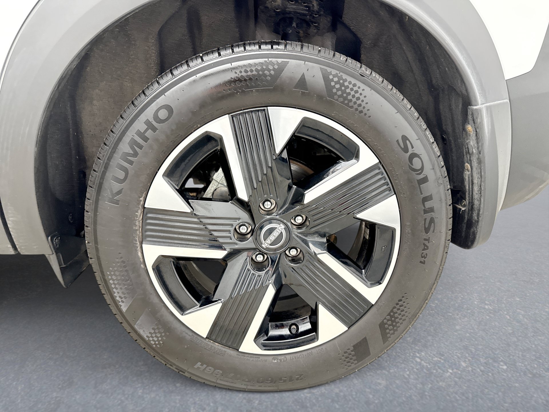 Used 2025 Nissan Kicks SV AWD/4WD image 24