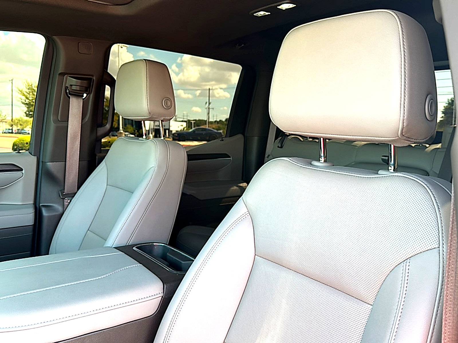 Used 2025 GMC Sierra 1500 SLT AWD/4WD image 14