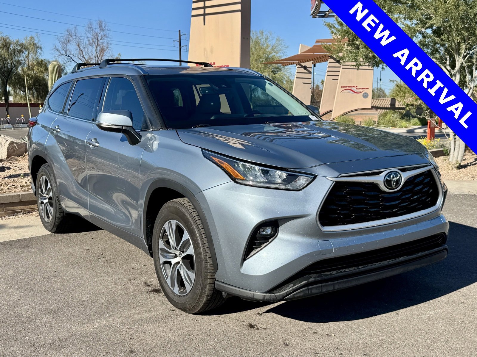 Used 2020 Toyota Highlander XLE image 1