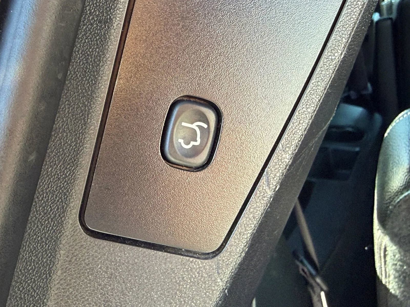 Used 2015 Dodge Grand Caravan SXT FWD image 13
