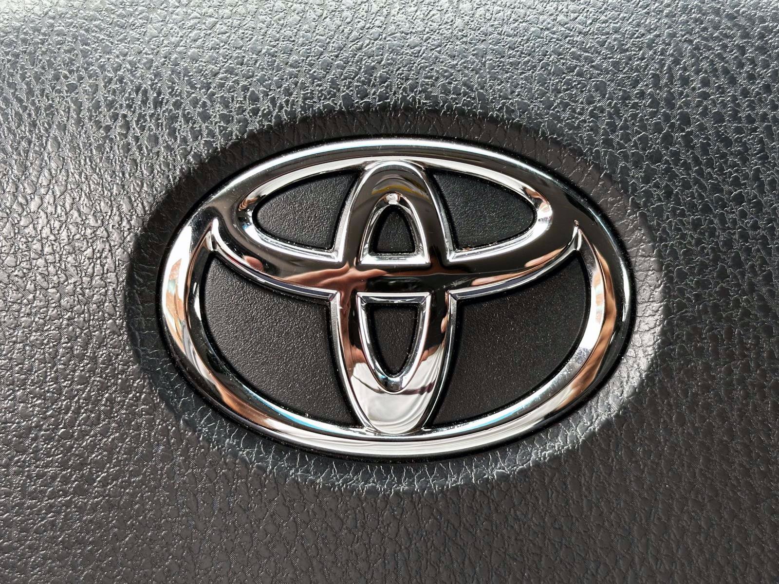 Used 2023 Toyota Venza LE AWD/4WD image 23