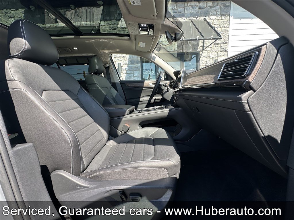 Used 2025 Volkswagen Atlas SEL AWD/4WD image 25