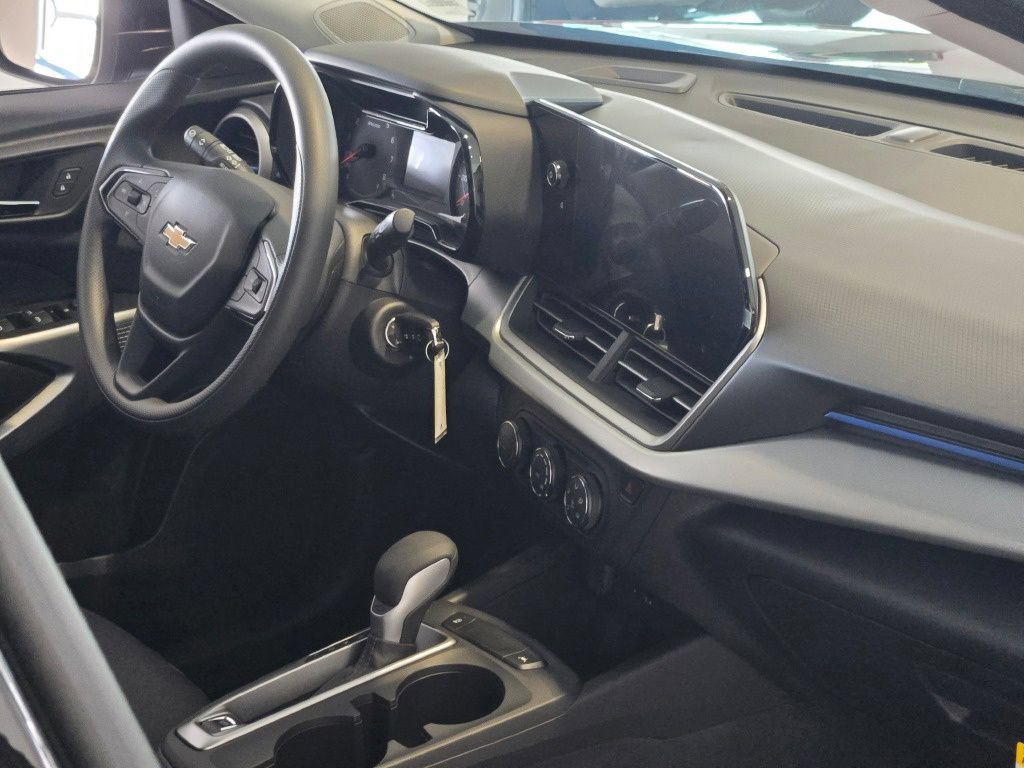 New 2026 Chevrolet Trax LS w/ LS Convenience Package FWD image 6