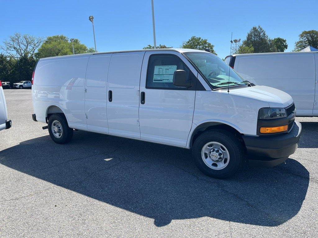 New 2026 Chevrolet Express 2500 Extended RWD image 3