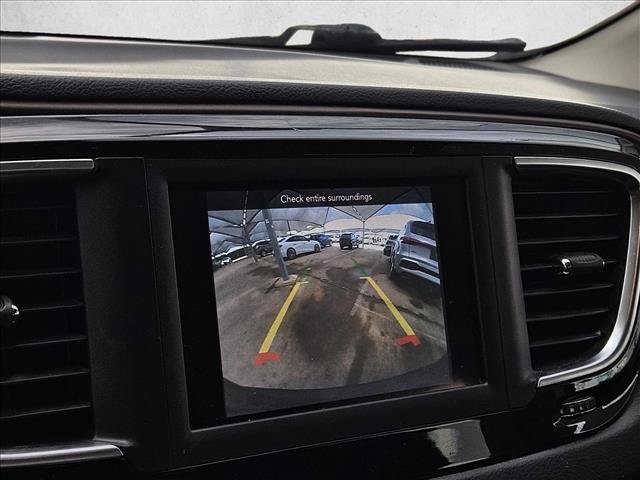 Used 2018 Chrysler Pacifica LX FWD image 17
