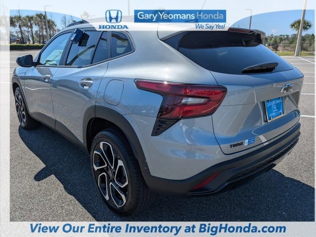 Used 2025 Chevrolet Trax RS w/ Driver Confidence Package image 8