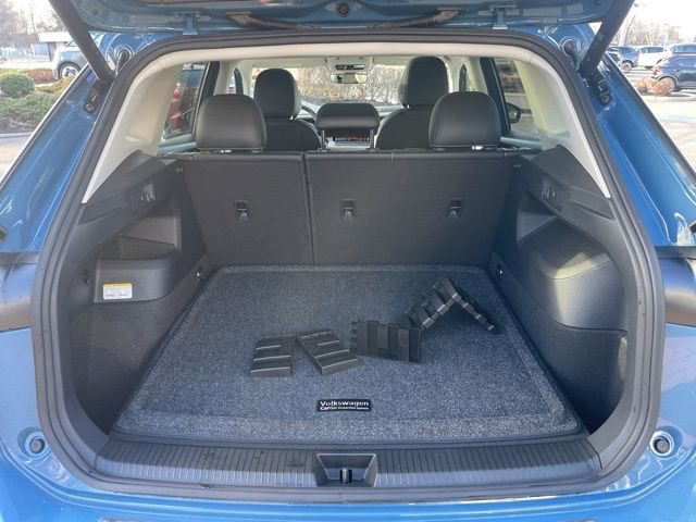 Used 2025 Volkswagen Tiguan SE w/ Panoramic Sunroof Package image 9