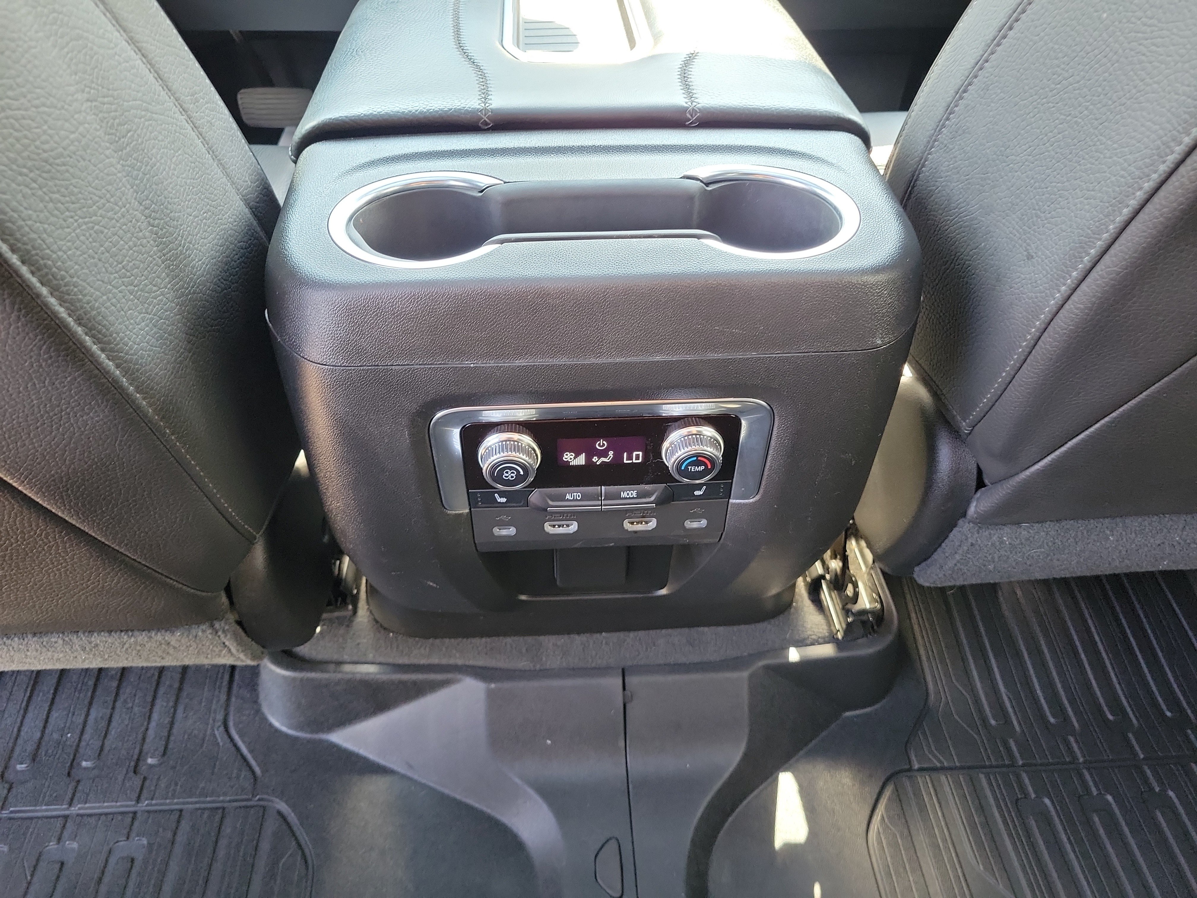 Used 2021 GMC Yukon XL Denali w/ Denali Ultimate Package AWD/4WD image 11