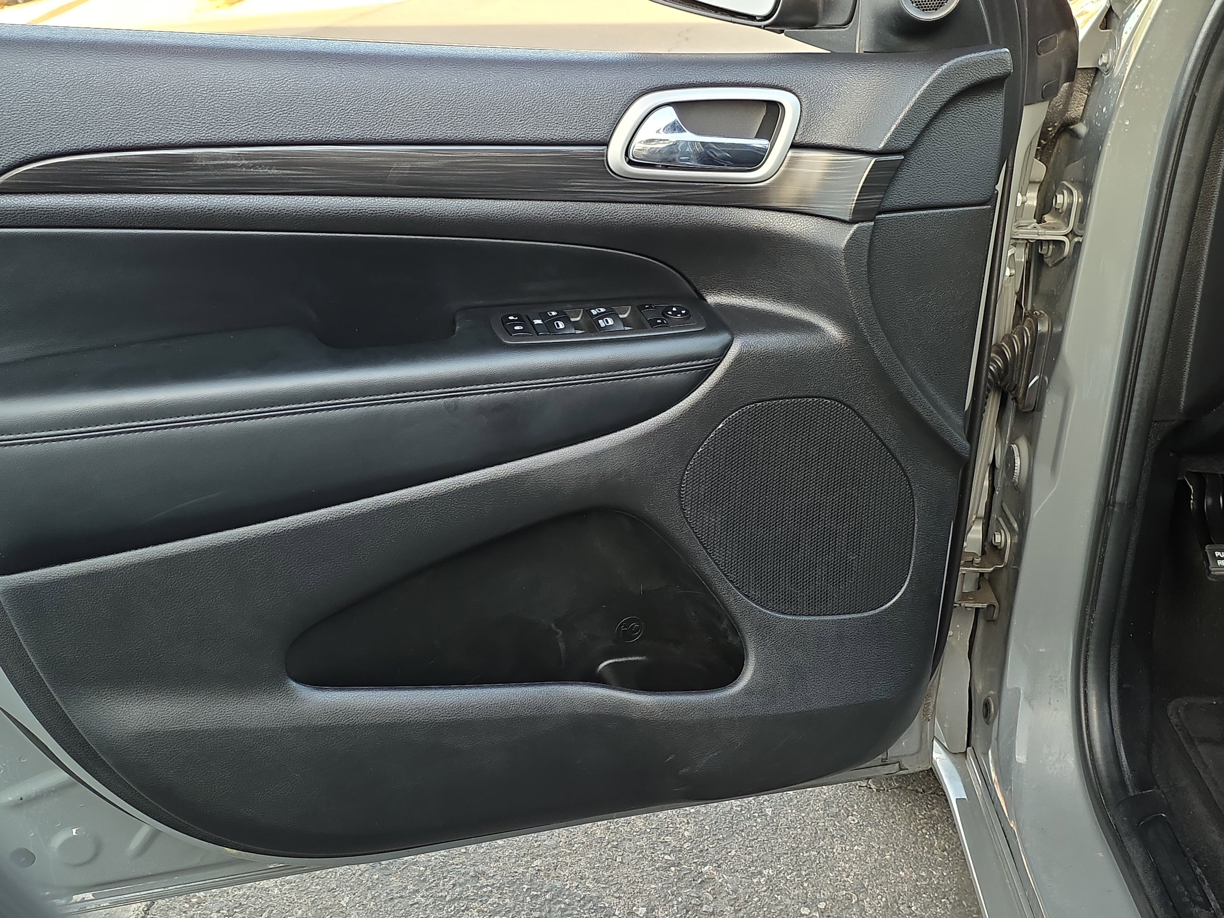 Used 2022 Jeep Grand Cherokee Laredo X image 12