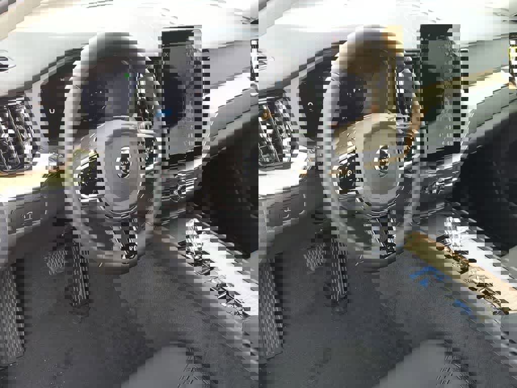 New 2026 Volvo XC60 B5 Plus w/ Protection Package Premier image 2