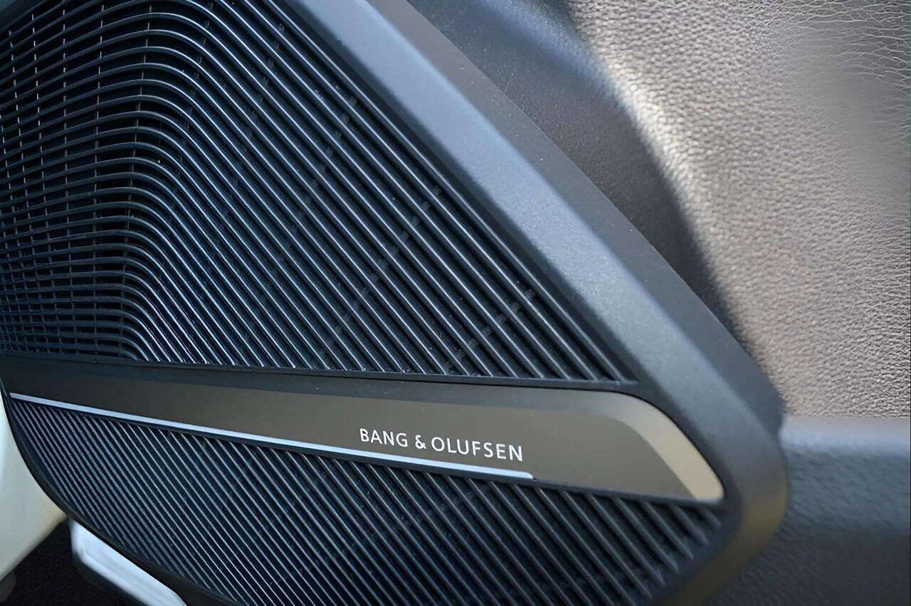 Used 2018 Audi SQ5 Premium Plus w/ Navigation Package image 37