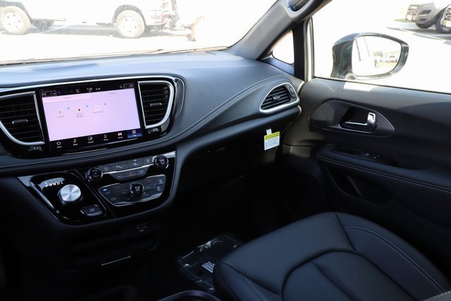 New 2026 Chrysler Pacifica Select image 28