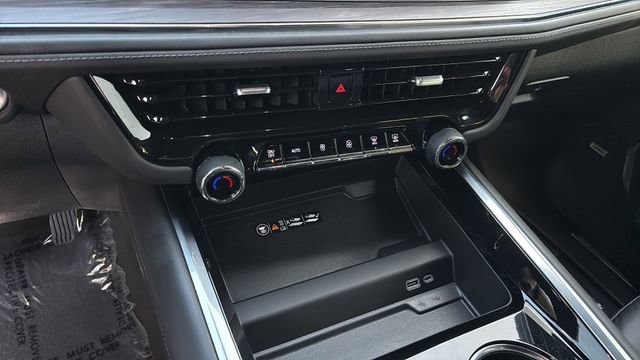 Used 2025 Chevrolet Suburban Z71 w/ Comfort Package image 31