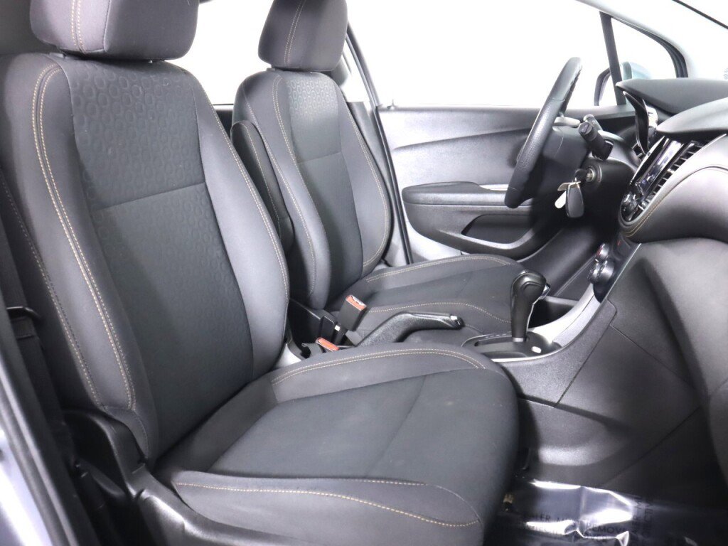 Used 2020 Chevrolet Trax LS w/ Tint and Cruise Package FWD image 33