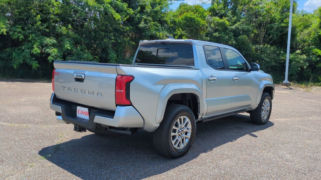 Used 2024 Toyota Tacoma Limited w/ Limited Package (LT) AWD/4WD image 5