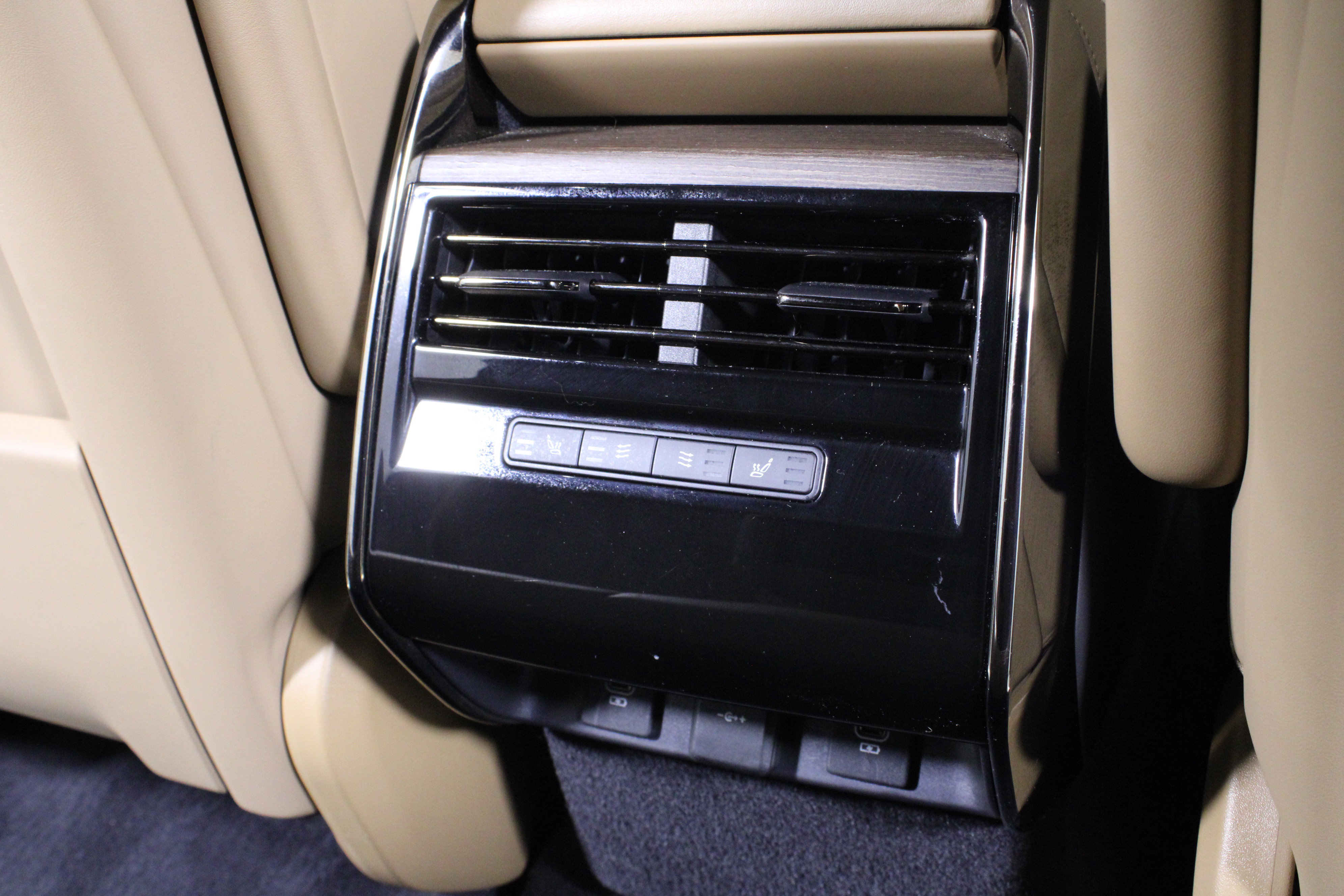 Used 2024 Land Rover Range Rover Sport SE image 17