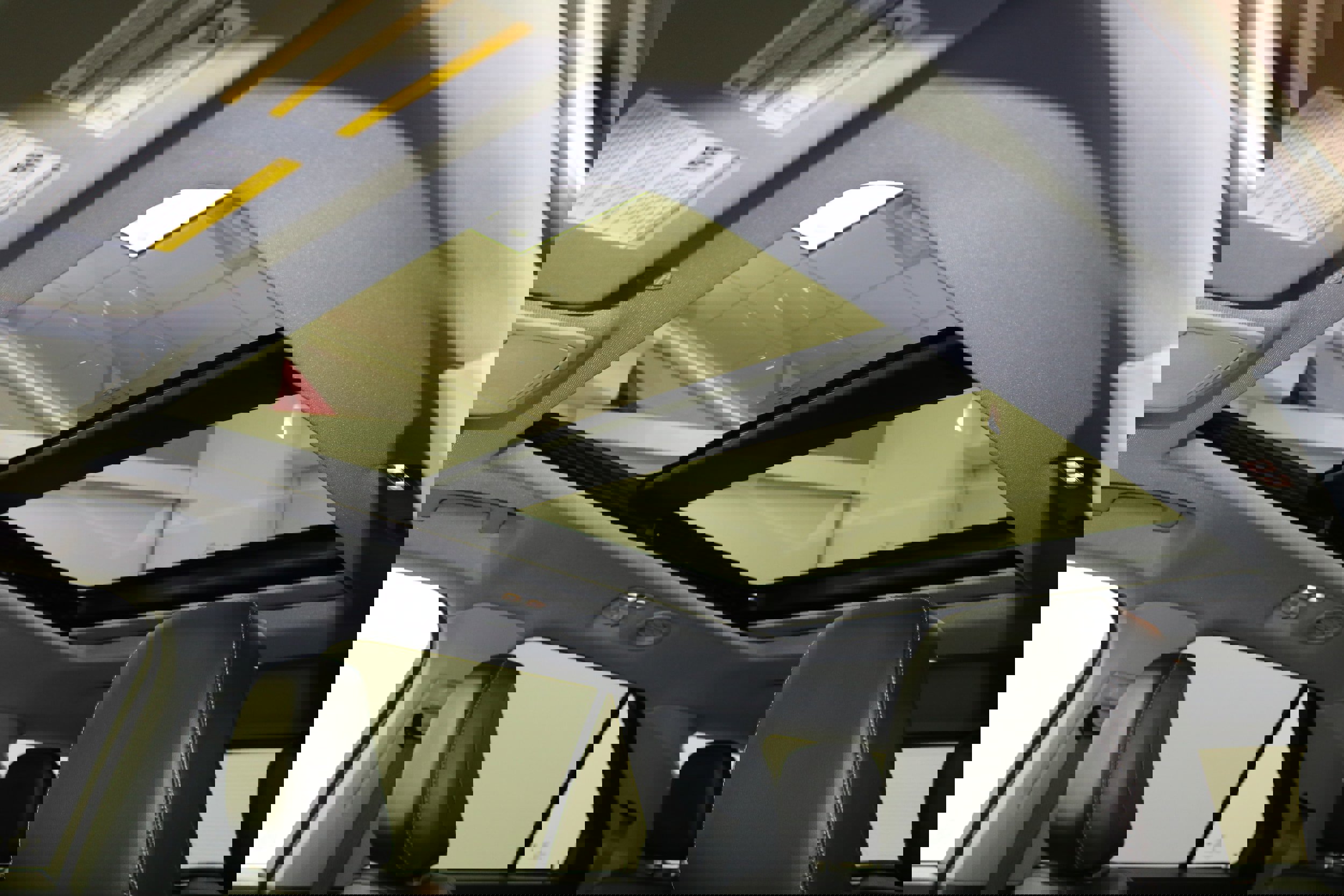 Used 2022 Ford Explorer XLT w/ Equipment Group 202A image 7