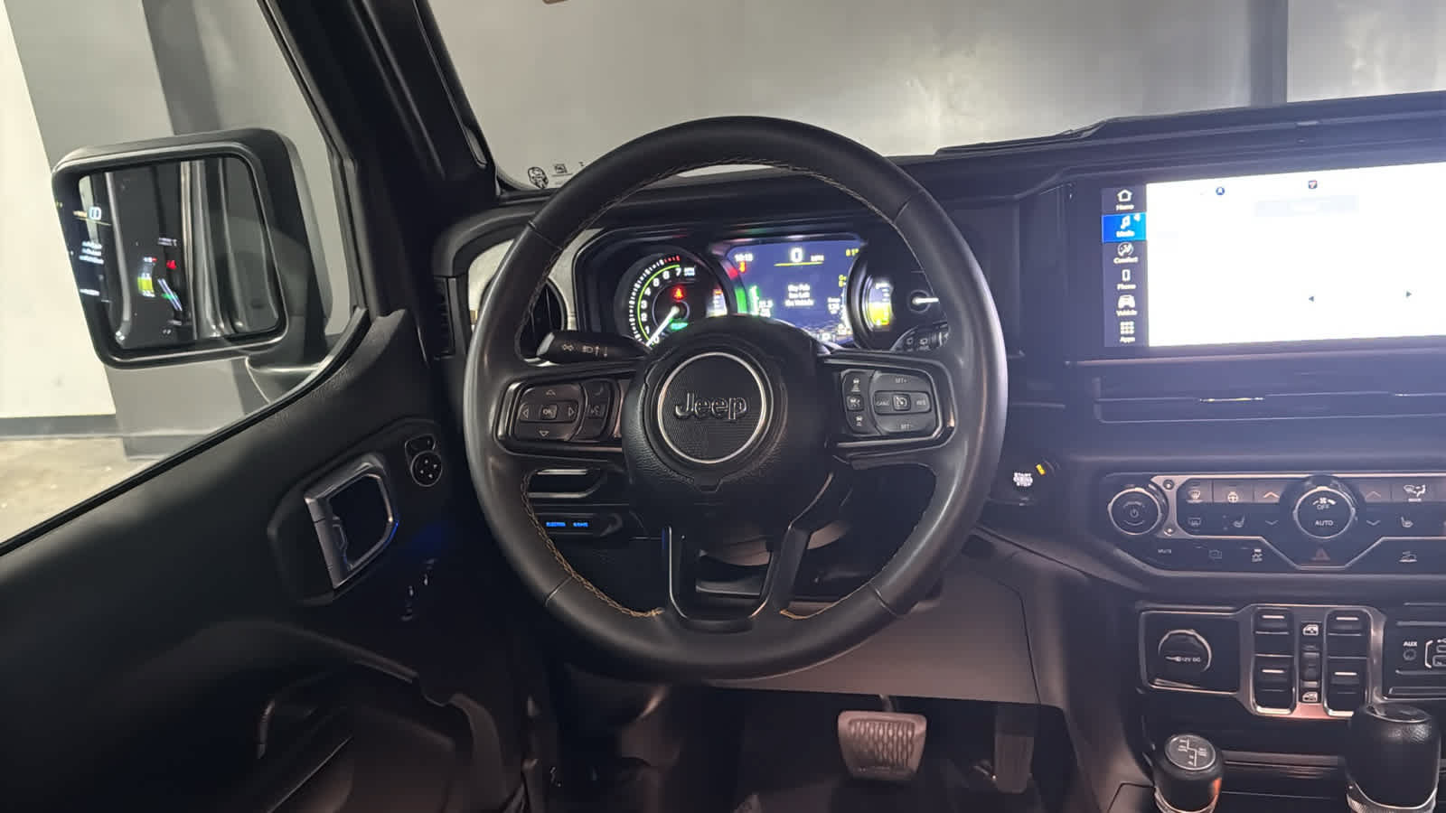 Used 2024 Jeep Wrangler Unlimited w/ Convenience Group AWD/4WD image 27