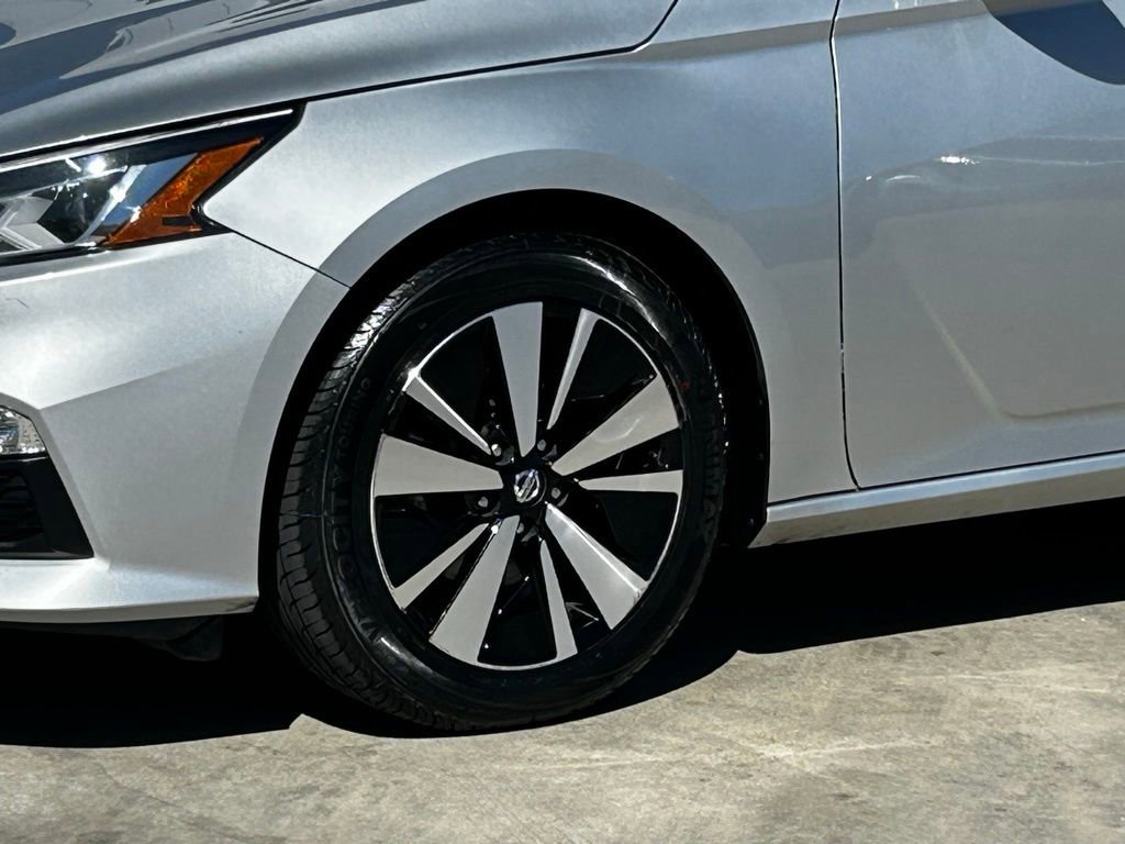 Used 2022 Nissan Altima 2.5 SV w/ SV Premium Package FWD image 4
