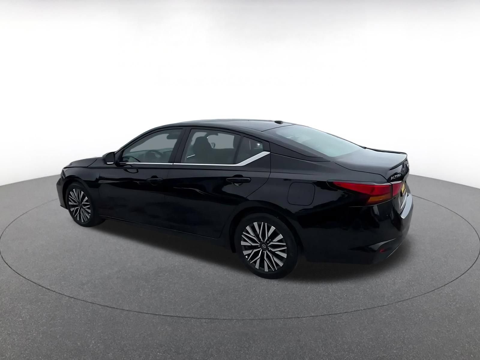 Used 2026 Nissan Altima 2.5 SV FWD image 8