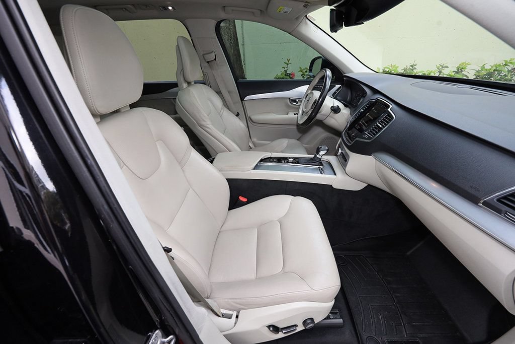 Used 2018 Volvo XC90 T6 Momentum w/ Convenience Package AWD/4WD image 7