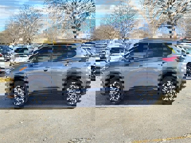 Used 2022 Nissan Rogue SV image 7