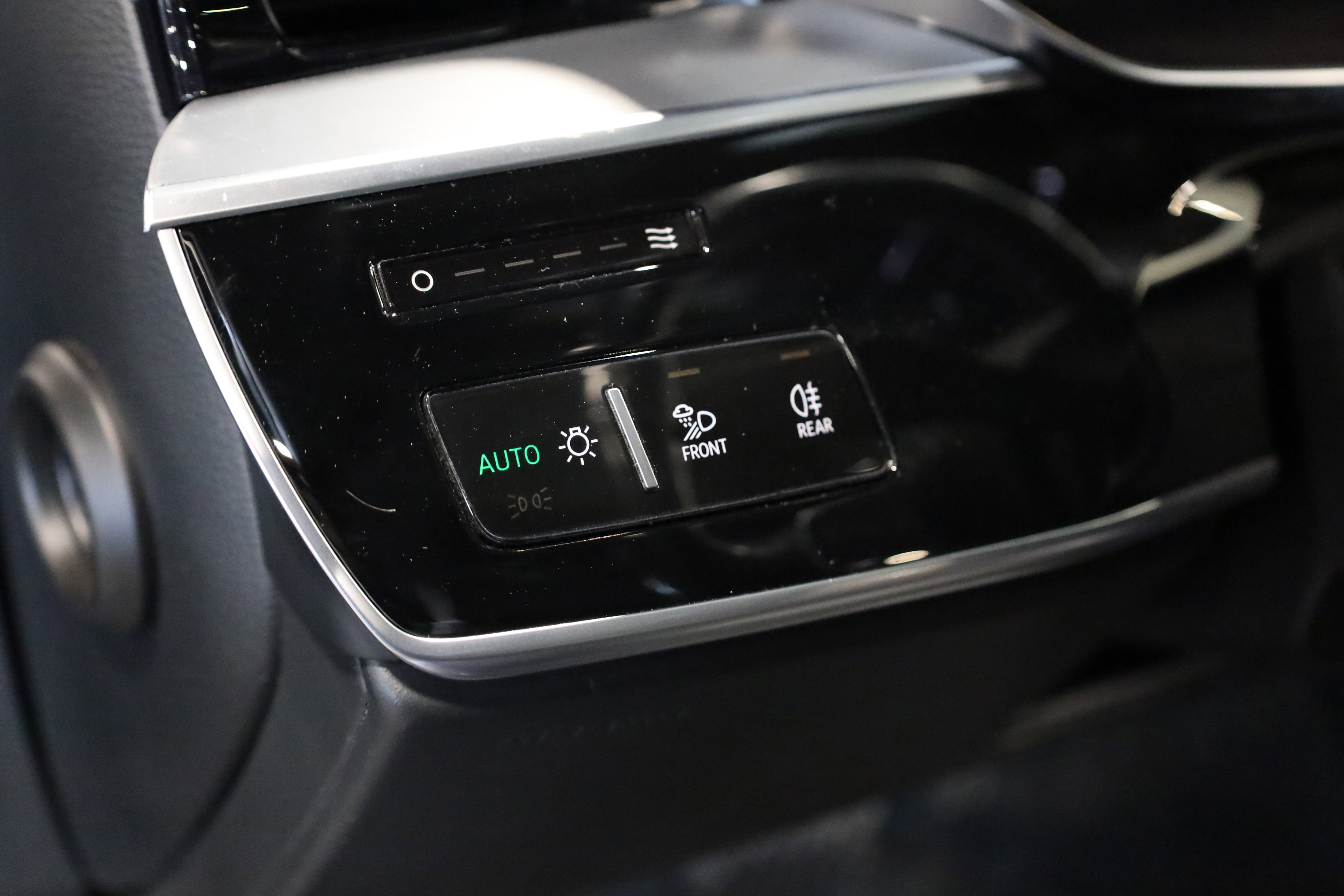 Used 2020 Audi A8 L 4.0T w/ Sport Plus Package image 20