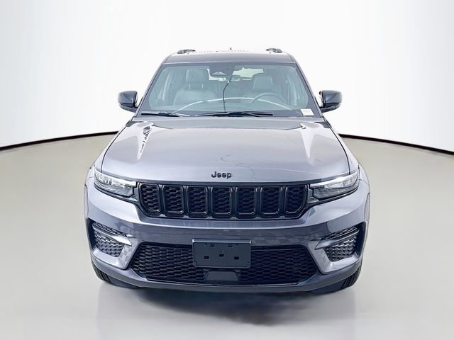 New 2025 Jeep Grand Cherokee Altitude w/ Trailer Tow Package AWD/4WD image 2