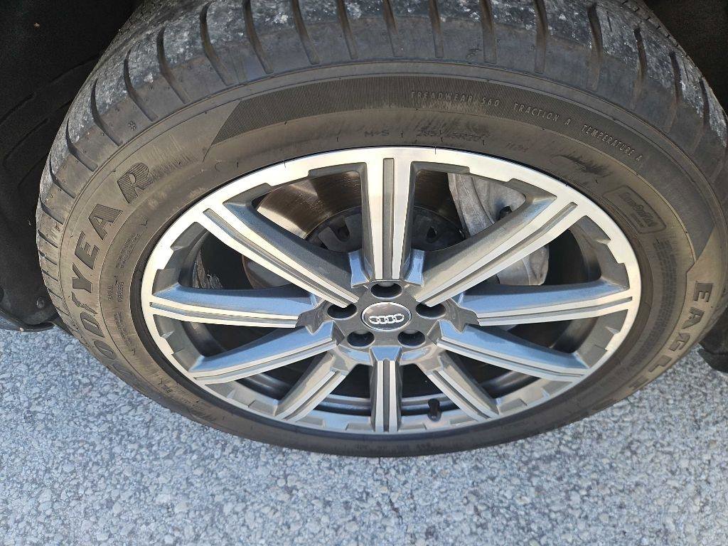Used 2017 Audi Q7 3.0T Prestige w/ Prestige Package AWD/4WD image 36