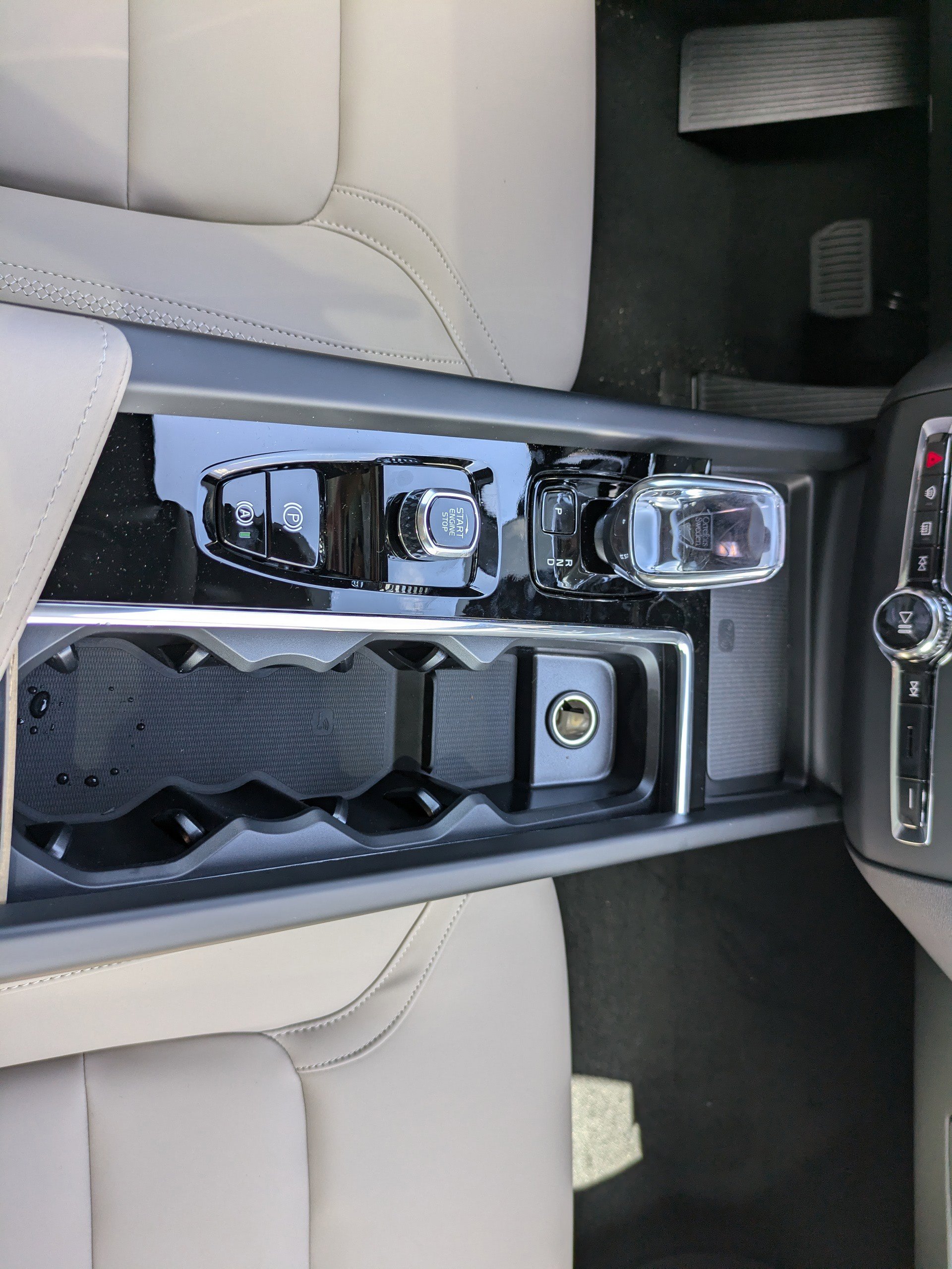 New 2026 Volvo XC60 T8 Core image 20