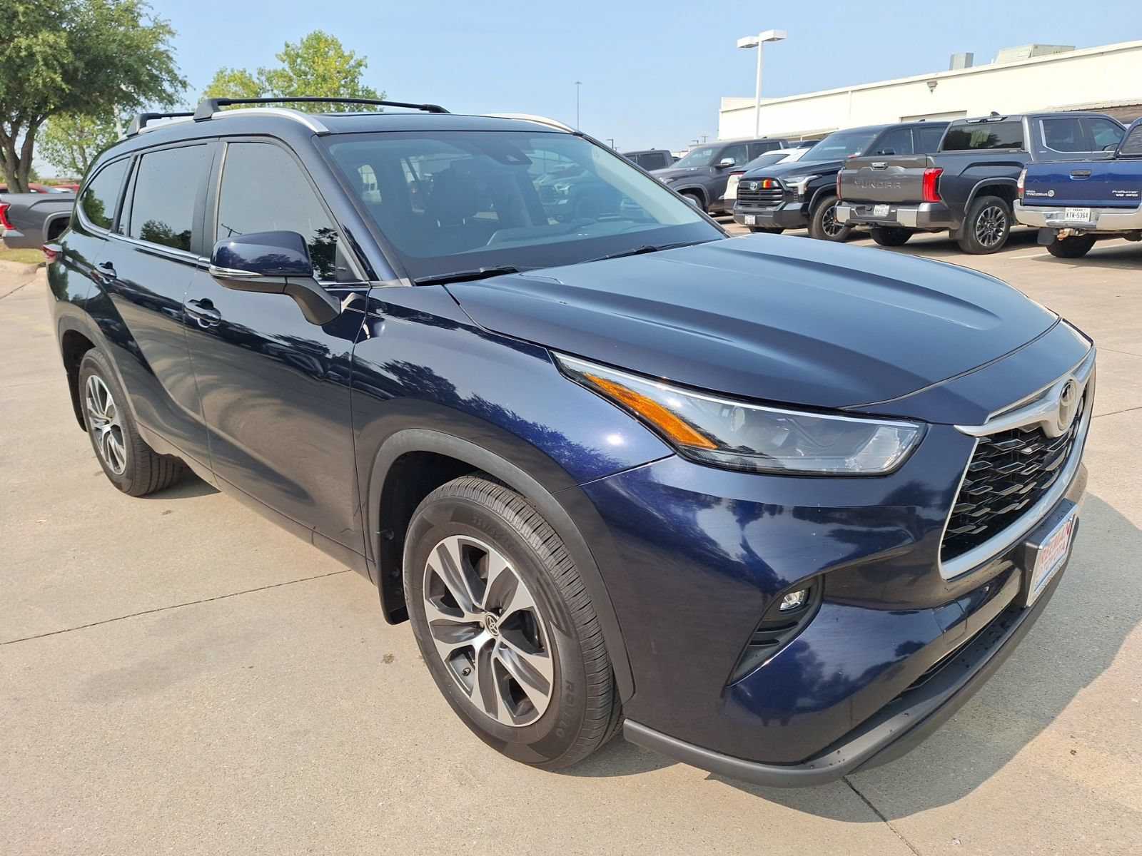 Used 2023 Toyota Highlander XLE FWD image 8