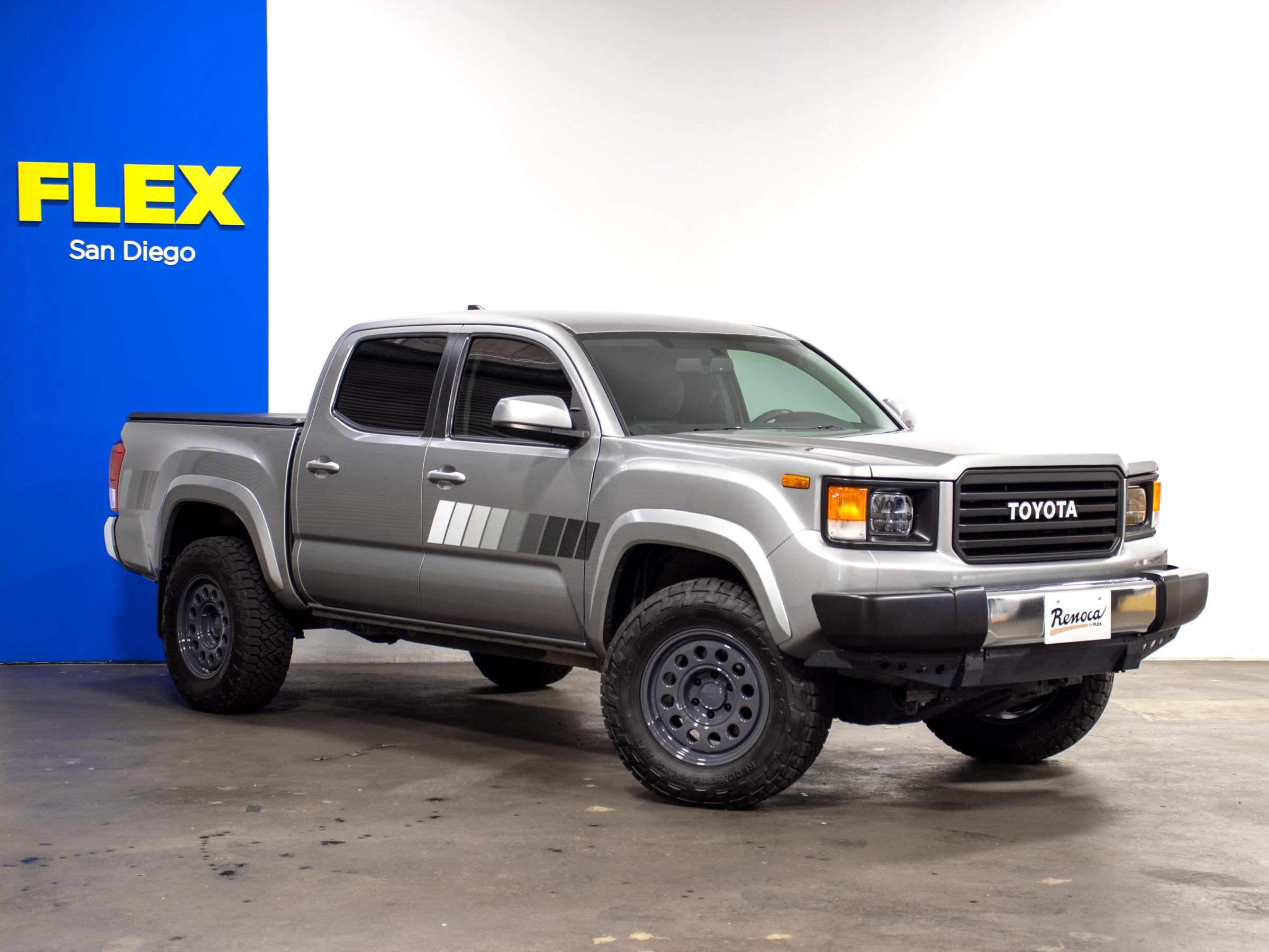 Used 2017 Toyota Tacoma SR5 w/ Tow Package RWD image 8