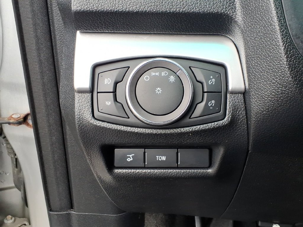 Used 2017 Ford Explorer XLT w/ Equipment Group 202A AWD/4WD image 36