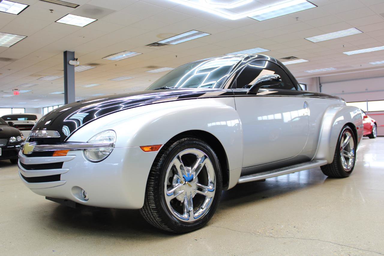 Used 2006 Chevrolet SSR w/ Preferred Equipment Group RWD image 3