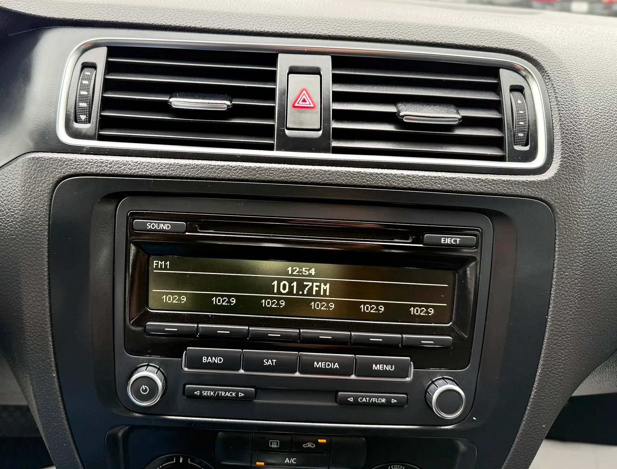 Used 2014 Volkswagen Jetta SE FWD image 14