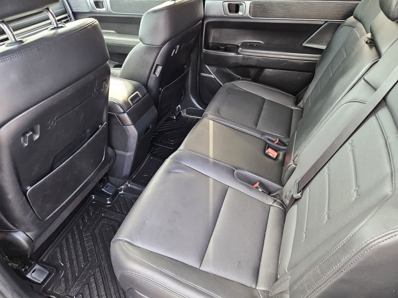 Used 2025 Hyundai Santa Fe Limited AWD/4WD image 29