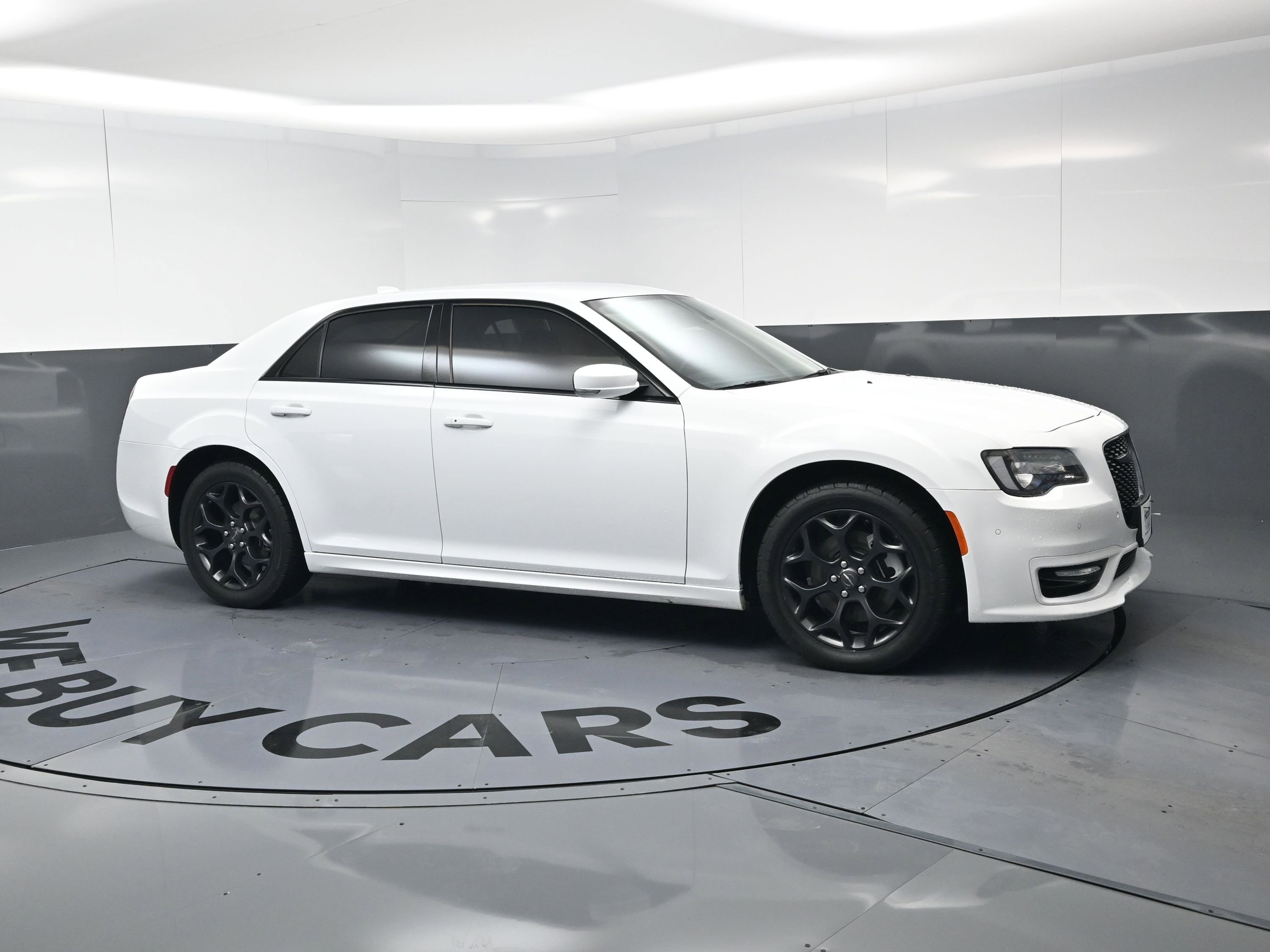 Used 2023 Chrysler 300 Touring L w/ Comfort Group video 2