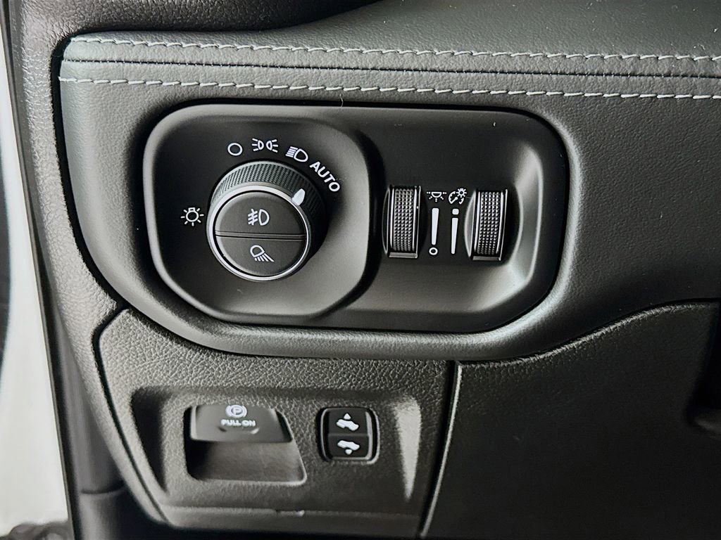 Used 2020 RAM 1500 Limited image 9