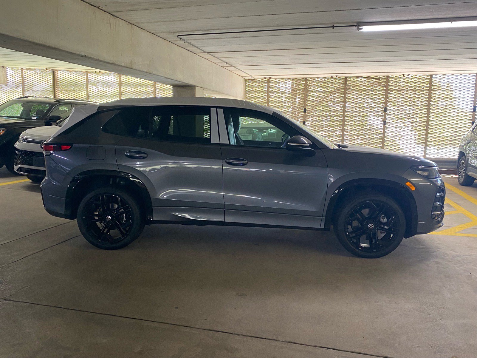 New 2026 Volkswagen Tiguan SE R-Line AWD/4WD image 2