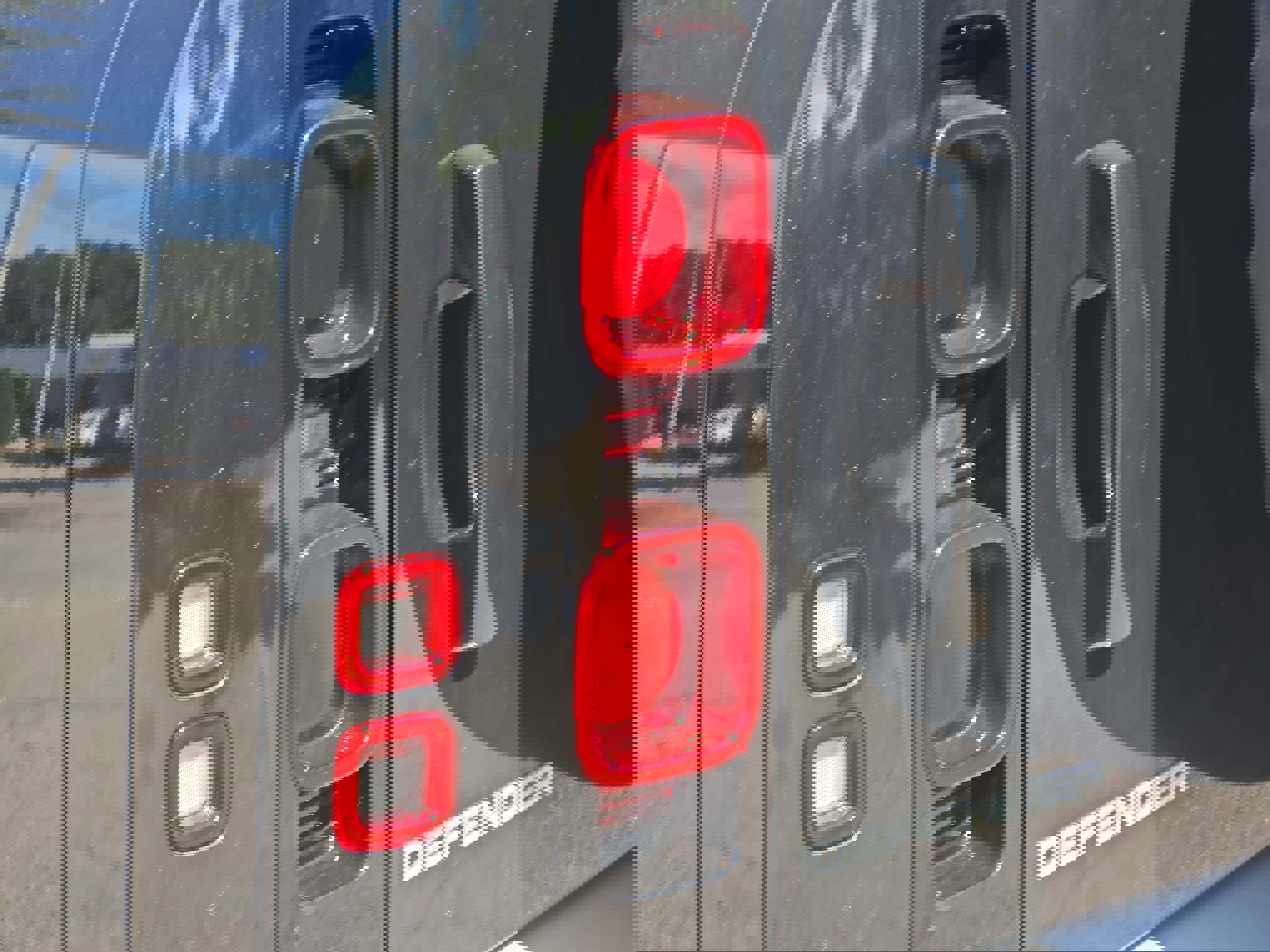 New 2025 Land Rover Defender 110 S image 33