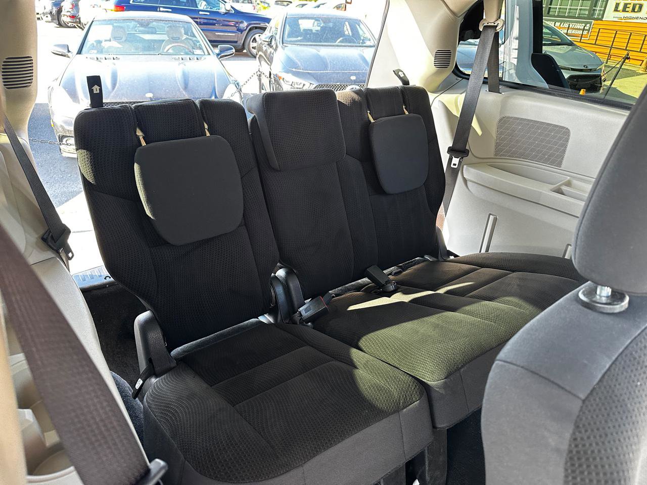 Used 2019 Dodge Grand Caravan SE image 19