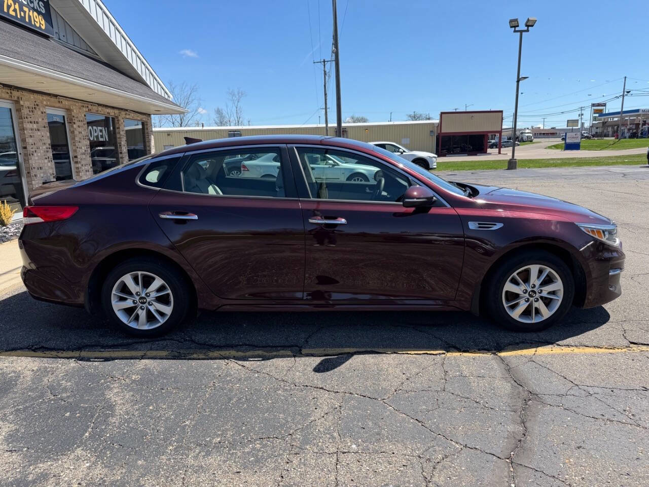 Used 2016 Kia Optima LX FWD image 2