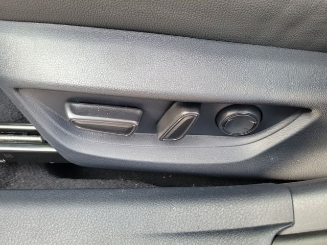 Used 2025 Toyota Camry SE FWD image 18