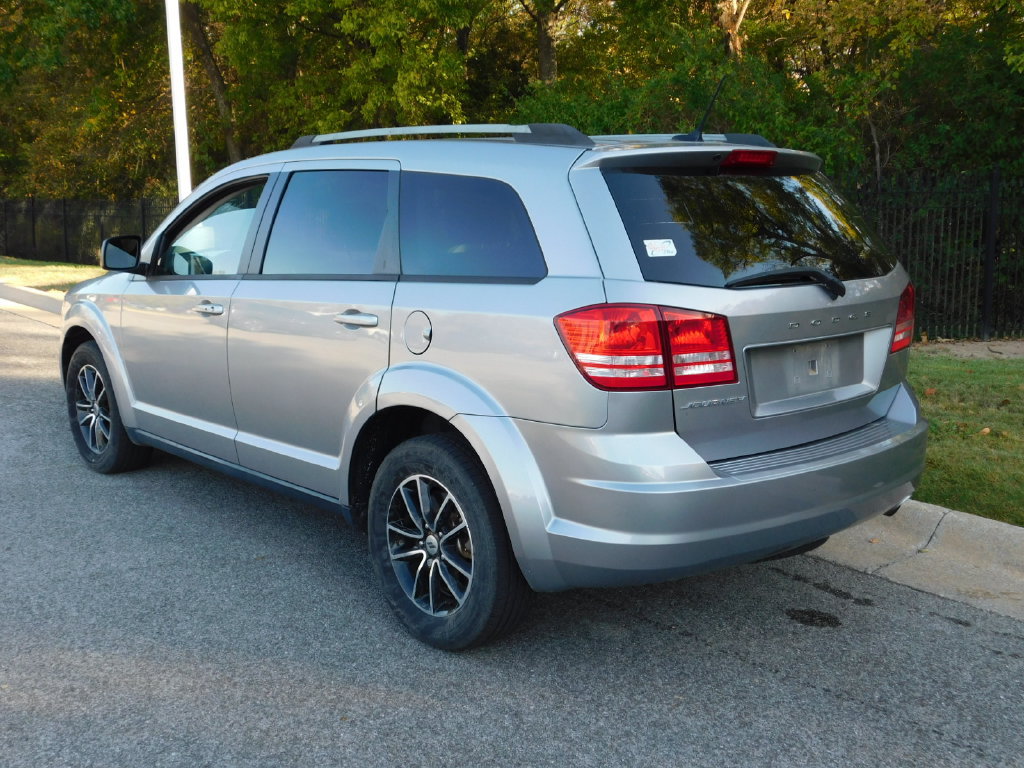 Used 2018 Dodge Journey SE w/ Popular Equipment Group FWD image 3