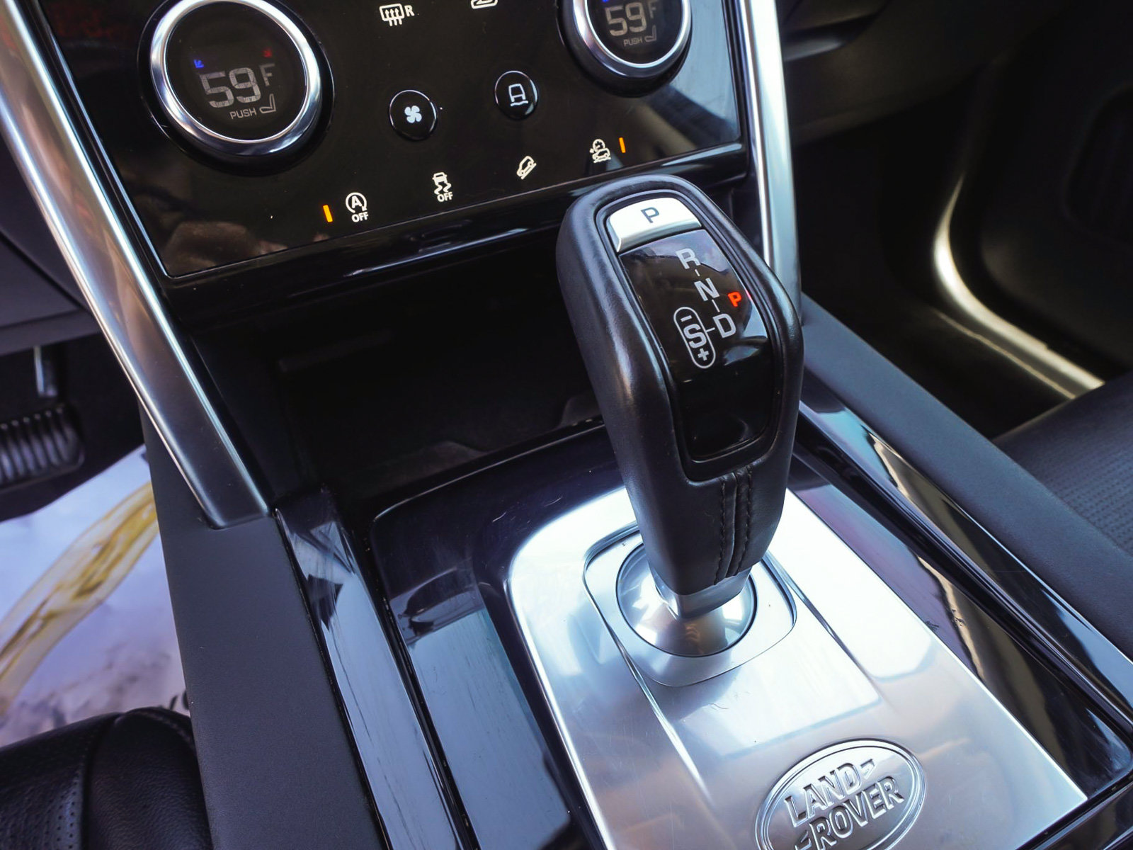 Used 2020 Land Rover Discovery Sport SE AWD/4WD image 23